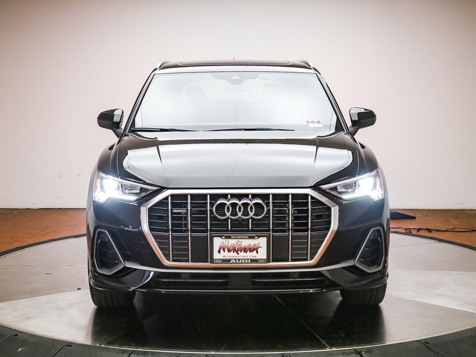 Used 2023 Audi Q3 2.0T Premium Plus w/ Premium Plus Package AWD/4WD image 2