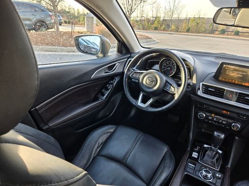 Used 2017 MAZDA MAZDA3 Touring image 17