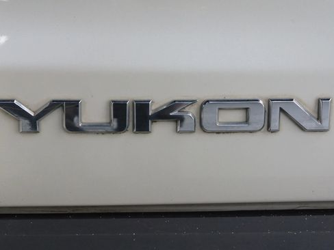 Used 2015 GMC Yukon SLT w/ Open Road Package image 8