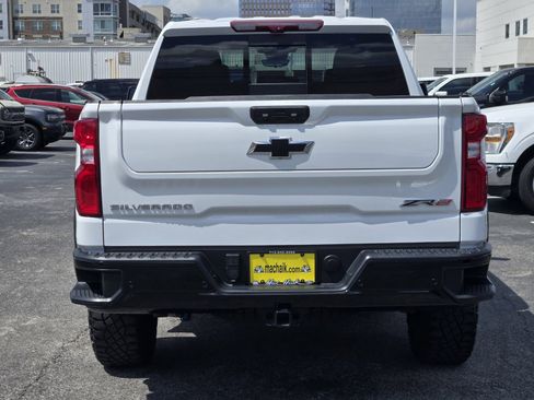 Used 2024 Chevrolet Silverado 1500 ZR2 w/ Technology Package image 6