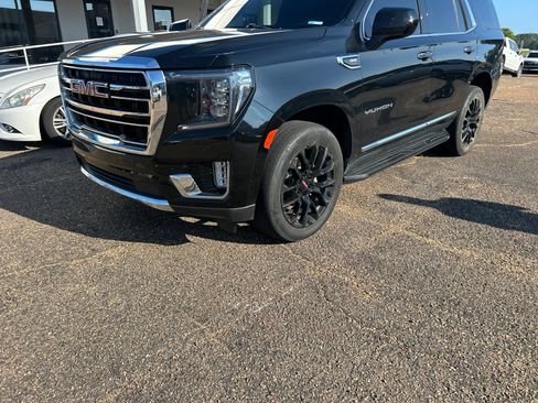 Used 2023 GMC Yukon SLT RWD image 3