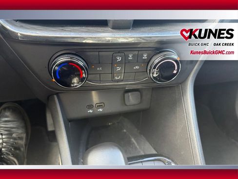 Used 2025 Buick Encore GX Preferred AWD/4WD image 15