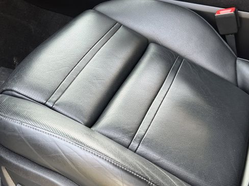 Certified 2023 Porsche Cayenne Platinum Edition image 29