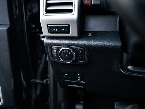 Used 2020 Ford F350 Platinum w/ Tremor Off-Road Package image 30