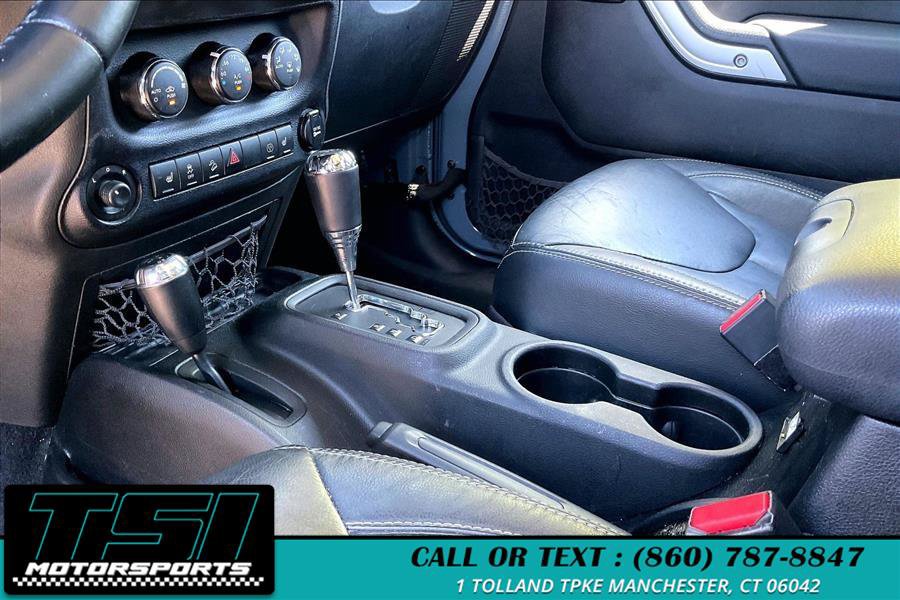Used 2014 Jeep Wrangler Unlimited Sahara w/ Dual Top Group AWD/4WD image 13