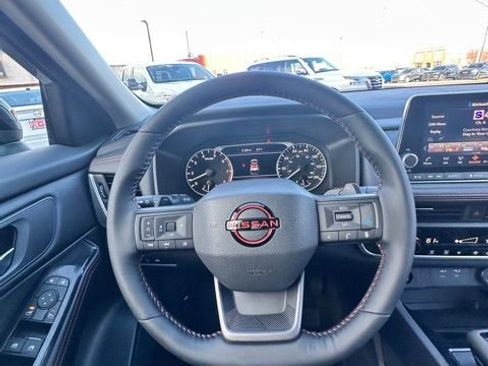 Certified 2025 Nissan Rogue SV AWD/4WD image 17