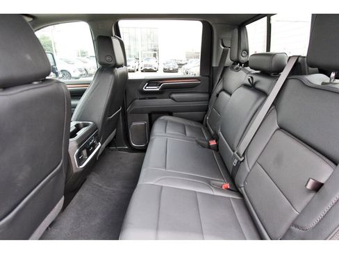 Used 2025 GMC Sierra 2500 Denali w/ Denali Reserve Package AWD/4WD image 9