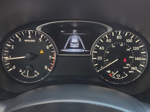 Used 2018 Nissan Pathfinder Platinum FWD image 15