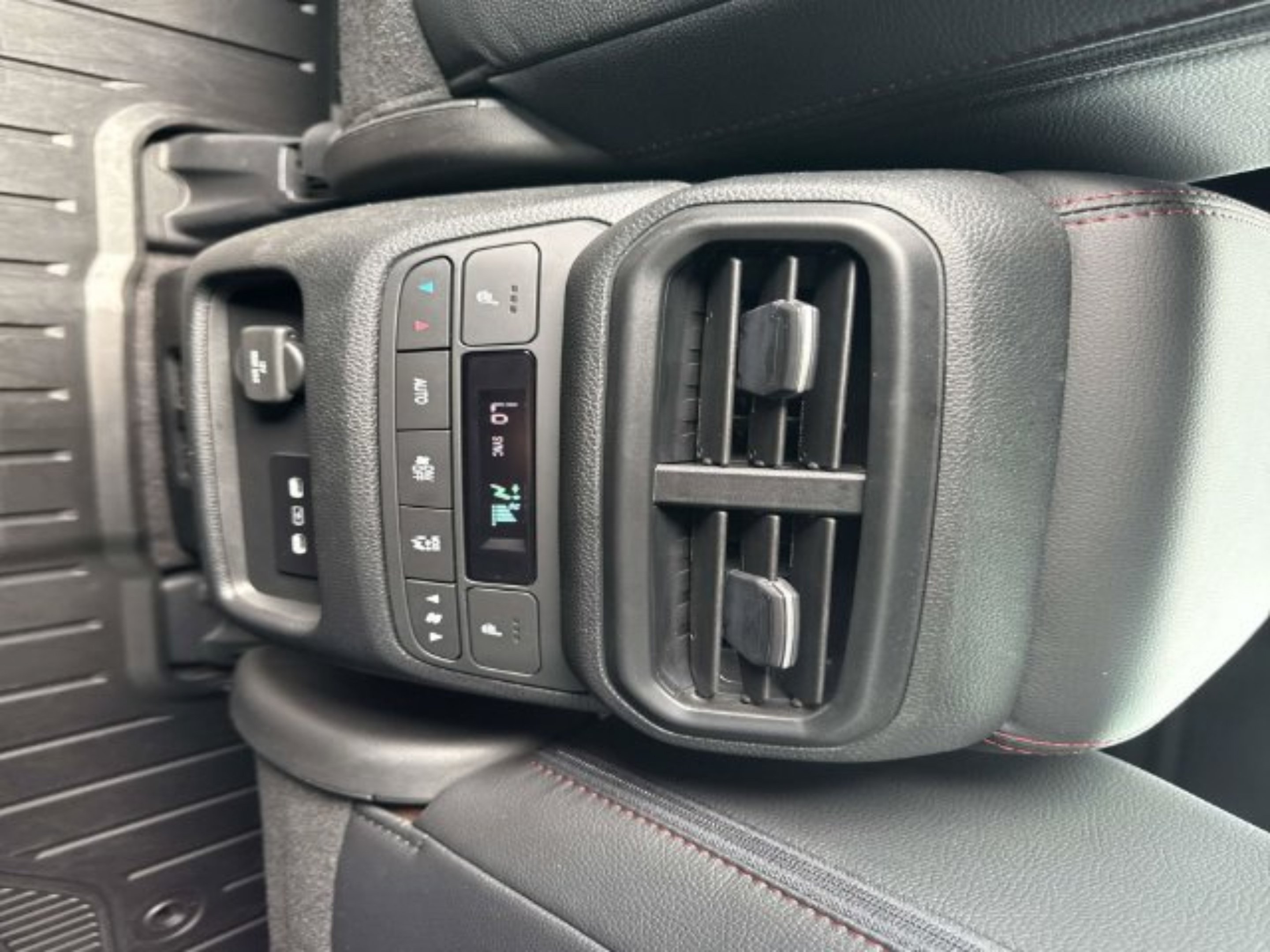 Used 2026 Honda Ridgeline Black Edition image 14