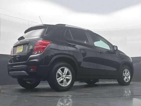 Used 2022 Chevrolet Trax LT w/ LT Convenience Package AWD/4WD image 33