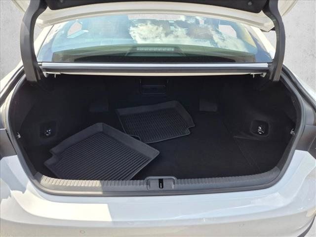 Used 2022 Lexus ES 300h w/ Premium Package FWD image 6
