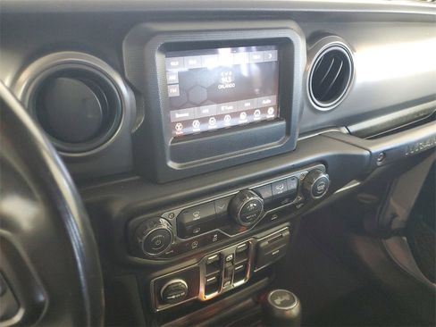 Used 2022 Jeep Wrangler Unlimited Sport image 19