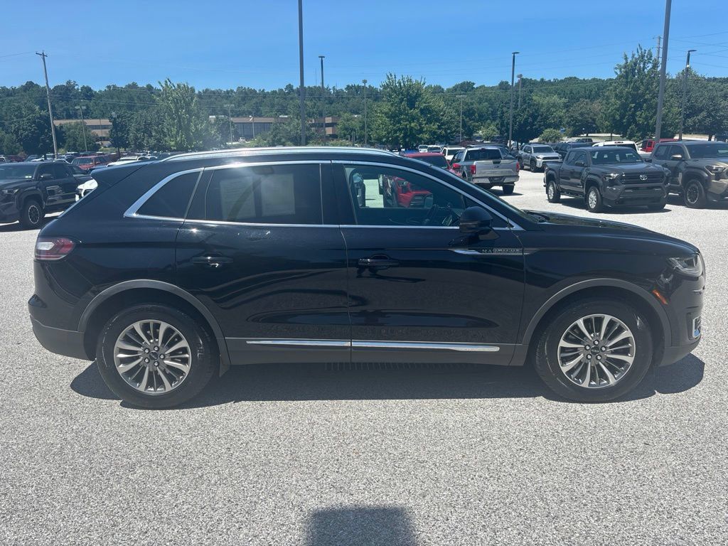 Used 2019 Lincoln Nautilus Select AWD/4WD image 2