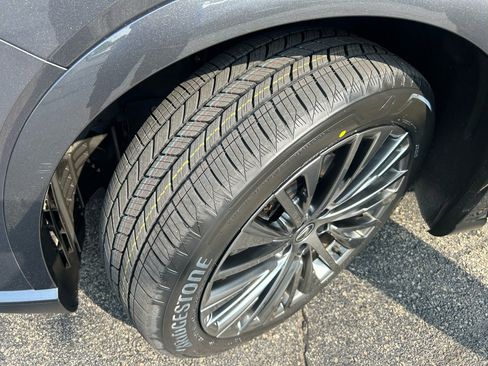 Used 2024 Lexus RX 450h AWD w/ Luxury Package image 25