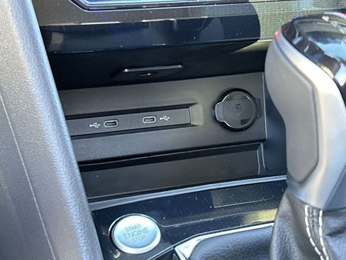 New 2026 Volkswagen Taos SE image 24