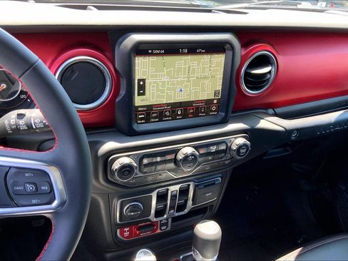 Used 2023 Jeep Wrangler Unlimited Rubicon w/ Cold Weather Group AWD/4WD image 4