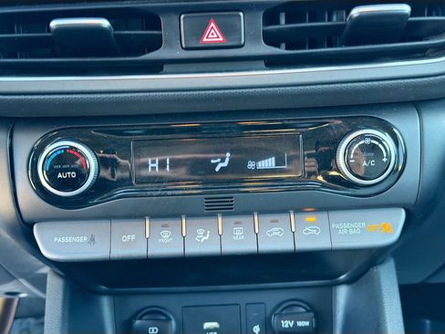 Used 2022 Hyundai Kona Limited image 32