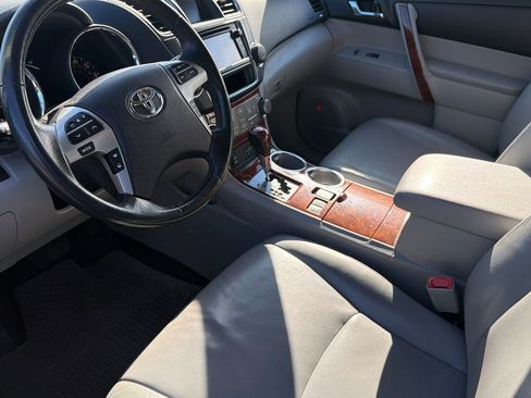 Used 2013 Toyota Highlander Limited image 7