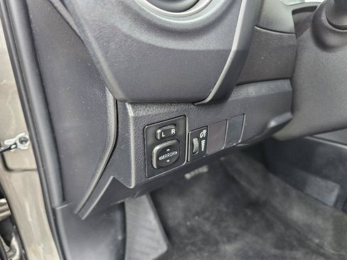 Used 2017 Toyota Corolla SE FWD image 12