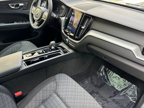Certified 2025 Volvo XC60 B5 Core w/ Protection Package Premier image 17
