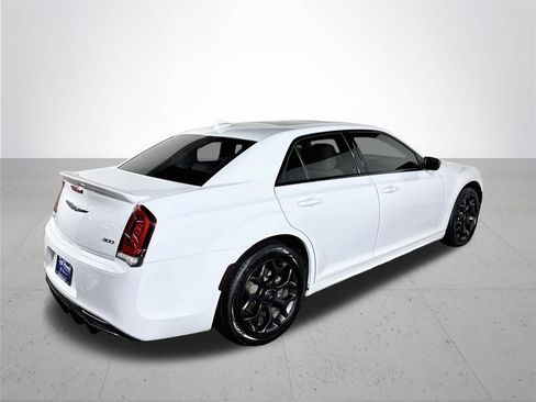 Used 2020 Chrysler 300 Touring L w/ Value Package AWD/4WD image 6