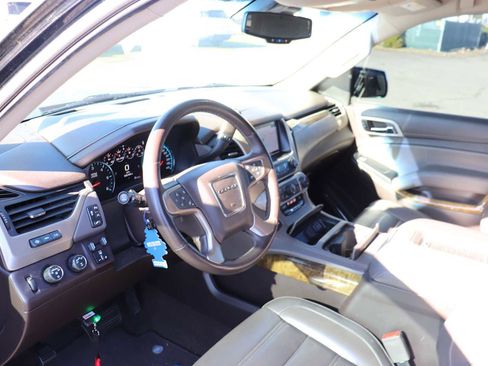 Used 2017 GMC Yukon Denali image 10