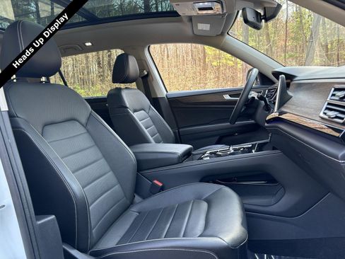 Used 2024 Volkswagen Atlas SEL AWD/4WD image 6