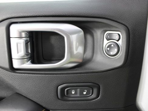 Used 2025 Jeep Wrangler Unlimited Sahara AWD/4WD image 14