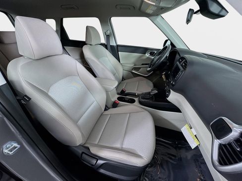 Certified 2025 Kia Soul LX w/ LX Technology Package image 25