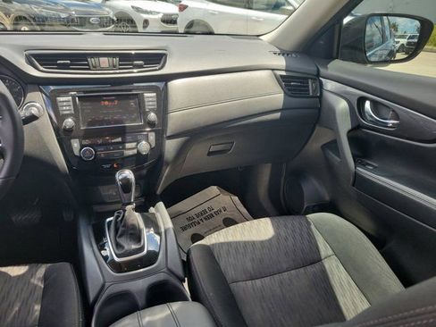 Used 2020 Nissan Rogue SV FWD image 21