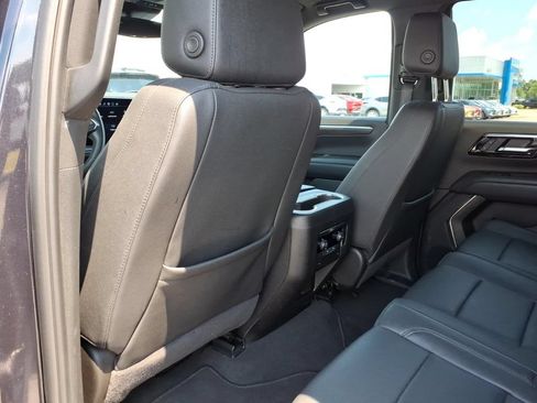Used 2025 Chevrolet Tahoe LT RWD image 10
