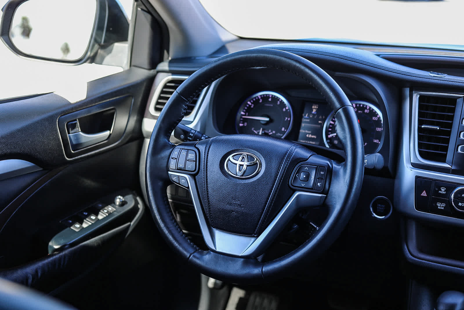 Used 2015 Toyota Highlander XLE AWD/4WD image 15