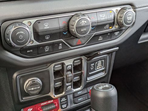 Used 2025 Jeep Wrangler Unlimited Rubicon image 22