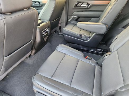 Used 2026 GMC Yukon Denali w/ Sun & Power Step Package AWD/4WD image 25