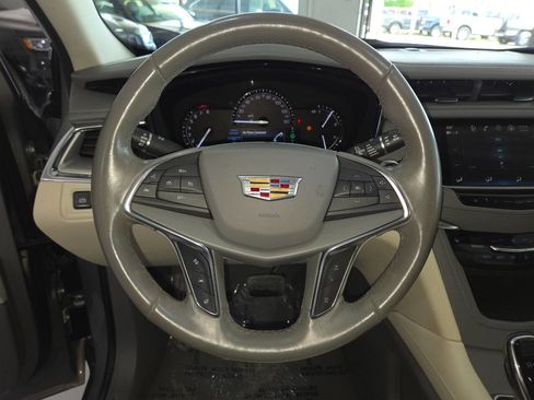 Used 2018 Cadillac XT5 Luxury w/ Driver Awareness Package AWD/4WD image 36