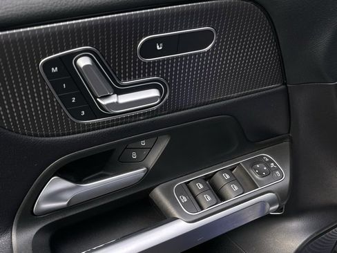 Used 2021 Mercedes-Benz GLB 250 4MATIC image 14