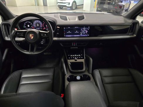 Used 2024 Porsche Cayenne image 21