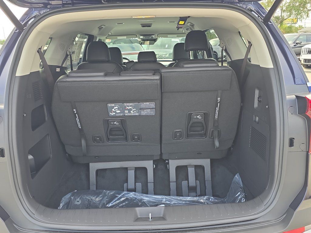 New 2027 Kia Carnival EX FWD image 10