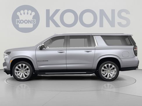 Used 2024 Chevrolet Suburban Premier AWD/4WD image 2