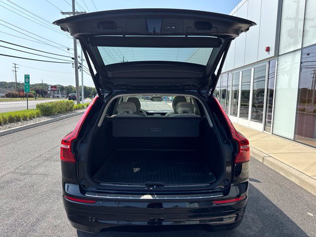 Certified 2023 Volvo XC60 B5 Core w/ Climate Package AWD/4WD image 11