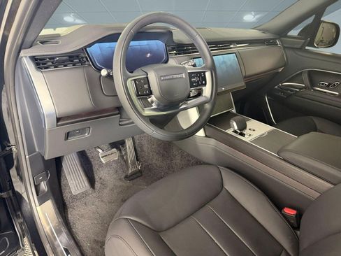 Used 2025 Land Rover Range Rover SE AWD/4WD image 4