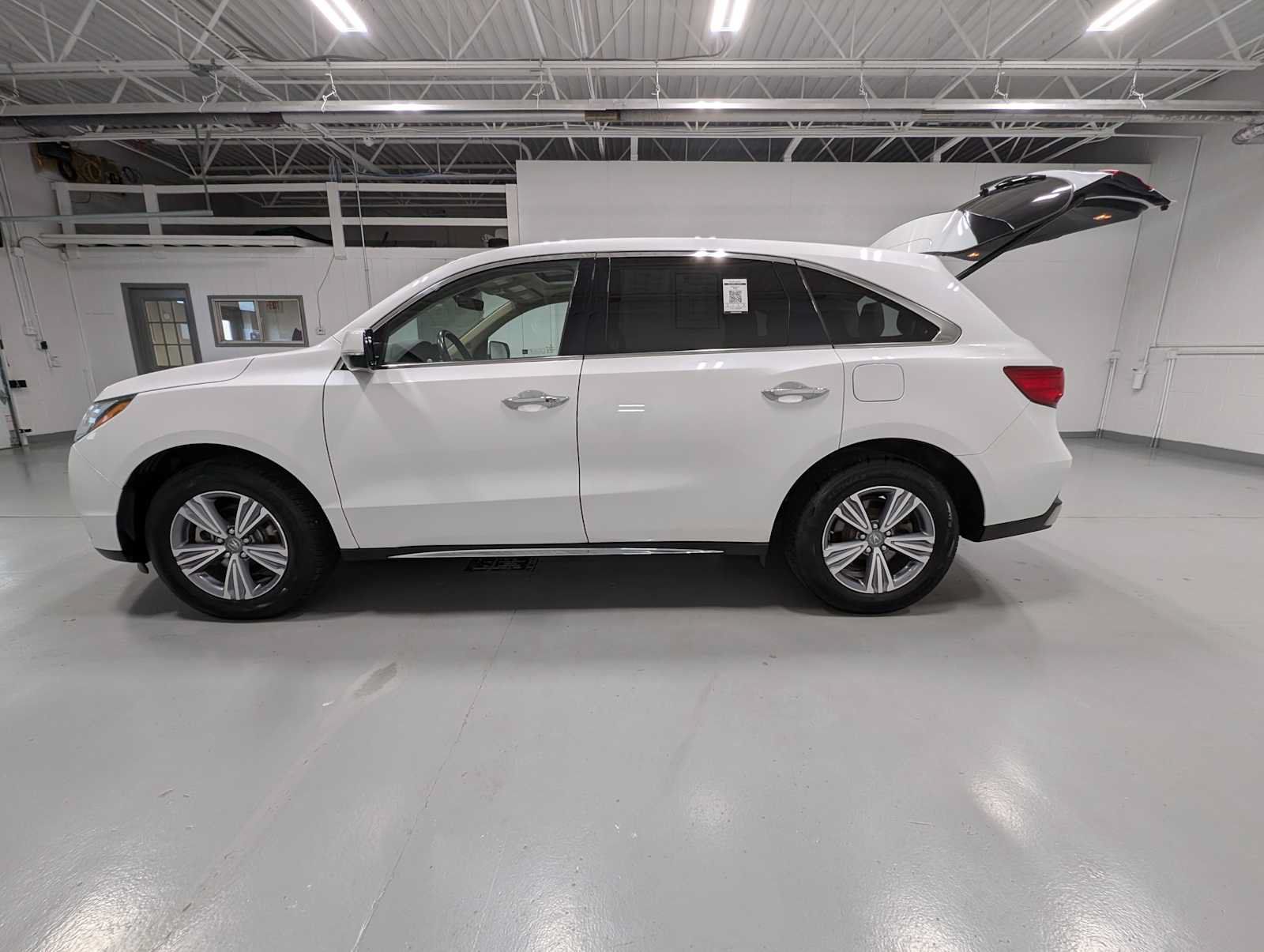 Used 2020 Acura MDX SH-AWD image 12