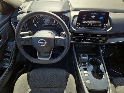 Used 2025 Nissan Rogue SV image 17