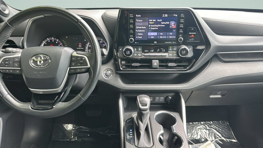 Used 2022 Toyota Highlander XSE FWD image 20