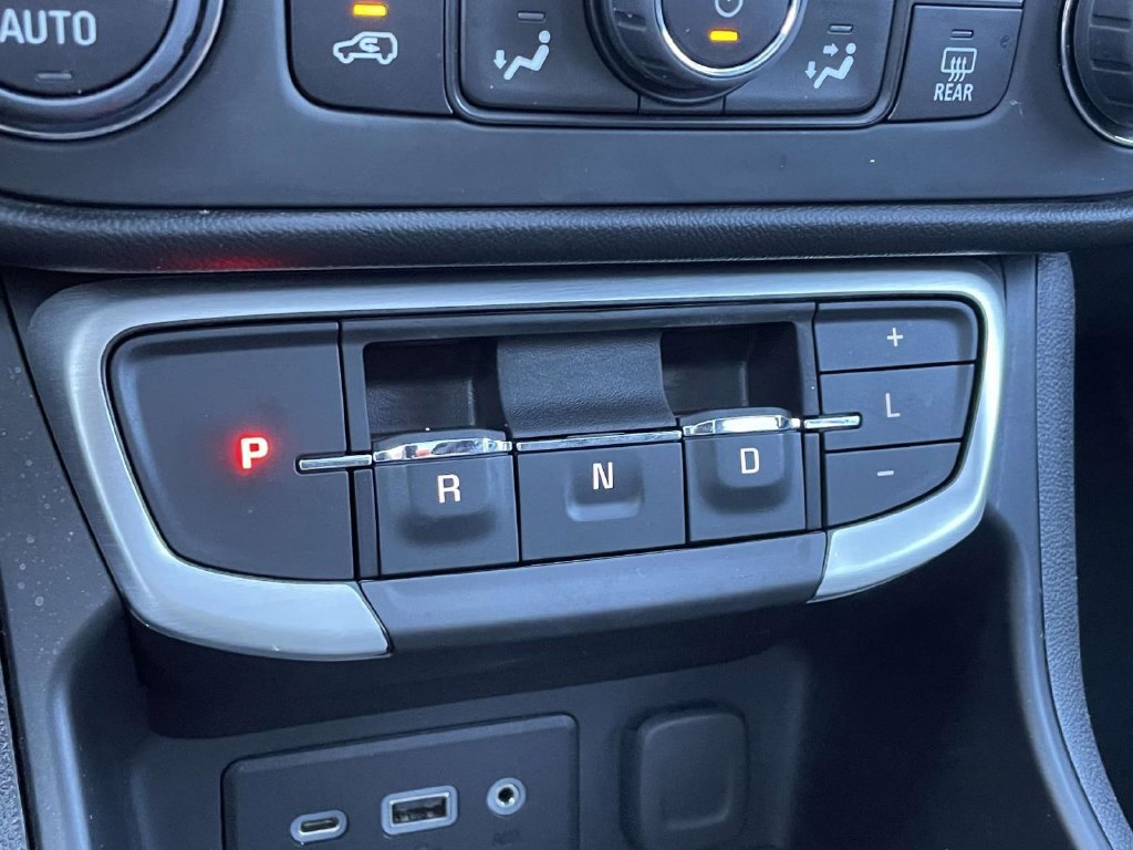 Used 2023 GMC Terrain SLE w/ Driver Convenience Package FWD image 34