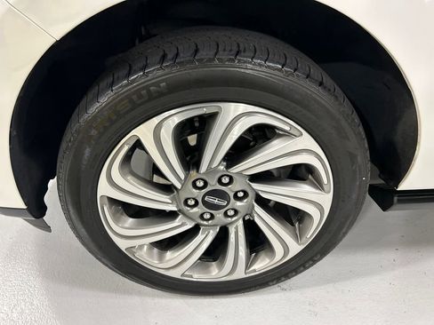 Certified 2022 Lincoln Navigator L Reserve AWD/4WD image 8
