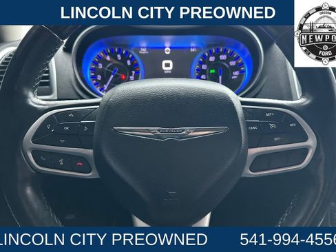Used 2018 Chrysler 300 Limited image 21