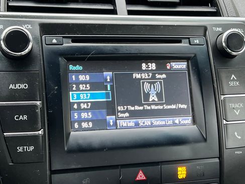 Used 2016 Toyota Camry LE image 18