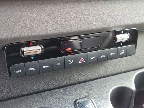 Used 2022 Mercedes-Benz Sprinter 2500 image 27