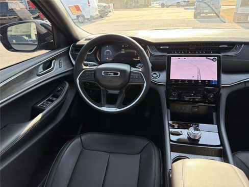 New 2025 Jeep Grand Cherokee Limited image 23
